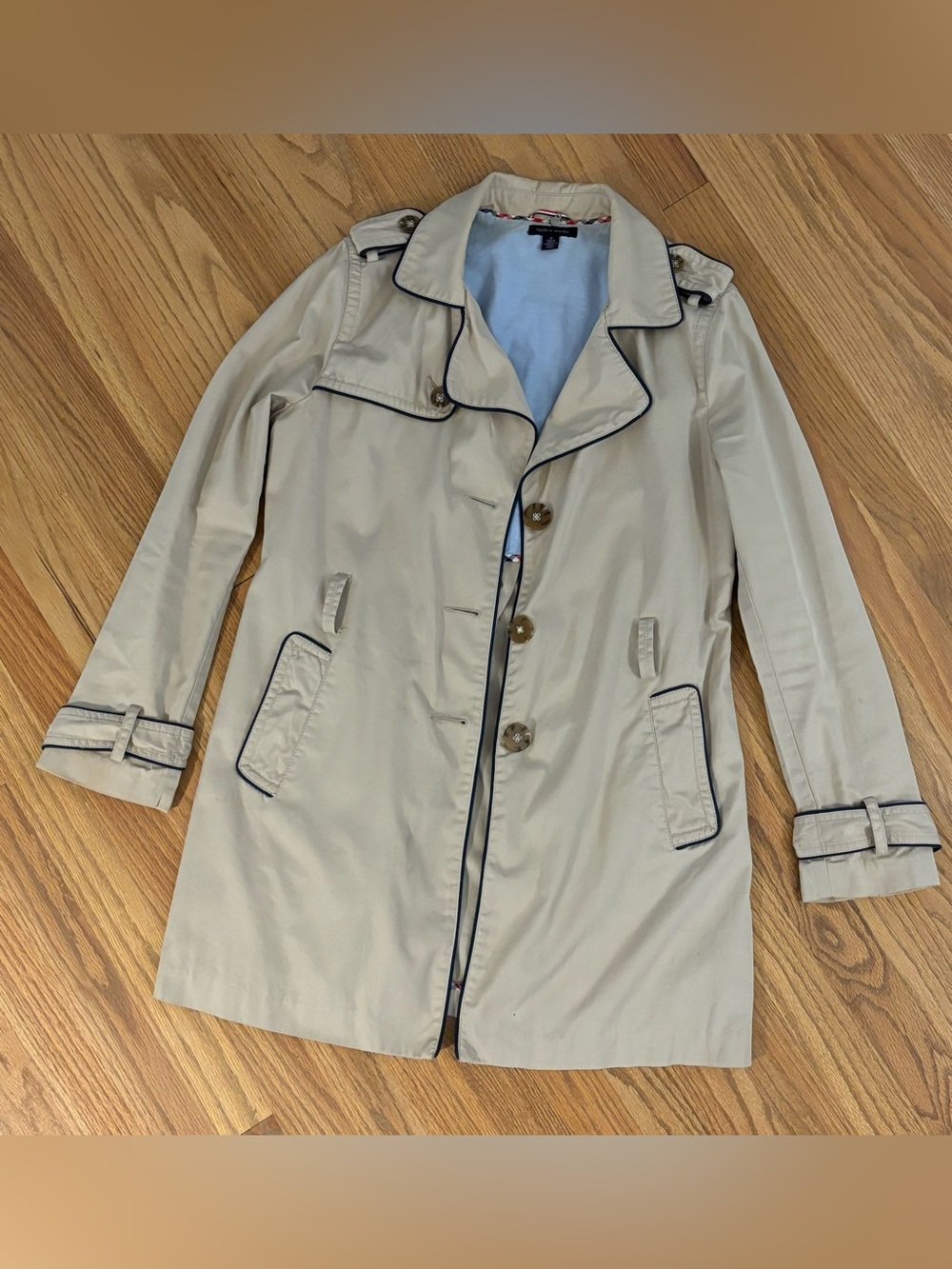 Tommy Hilfiger Classic Beige Trench Coat with Navy Piping, size Medium